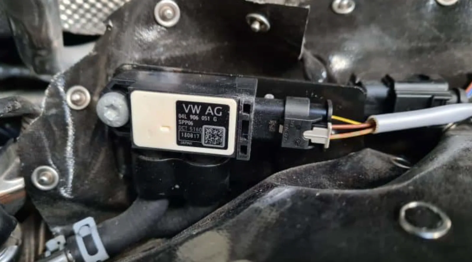 The VW Tiguan DPF pressure sensor removed during the repair