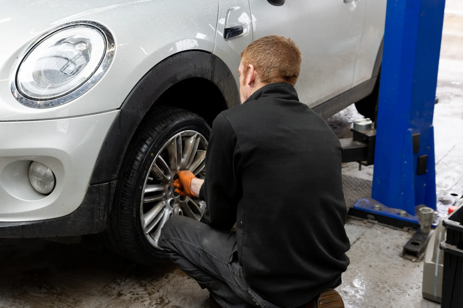 Budget vs Premium Tyres: What’s the Real Difference?